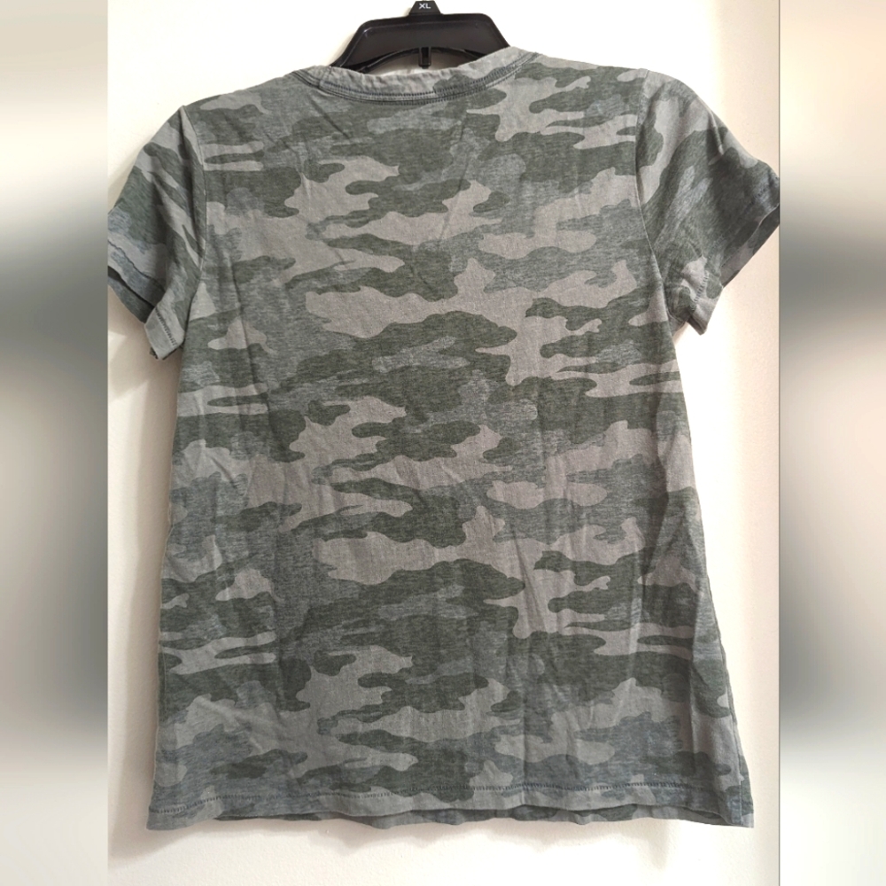 Universal Thread V-Neck Camo Tee - Picture 2 of 4